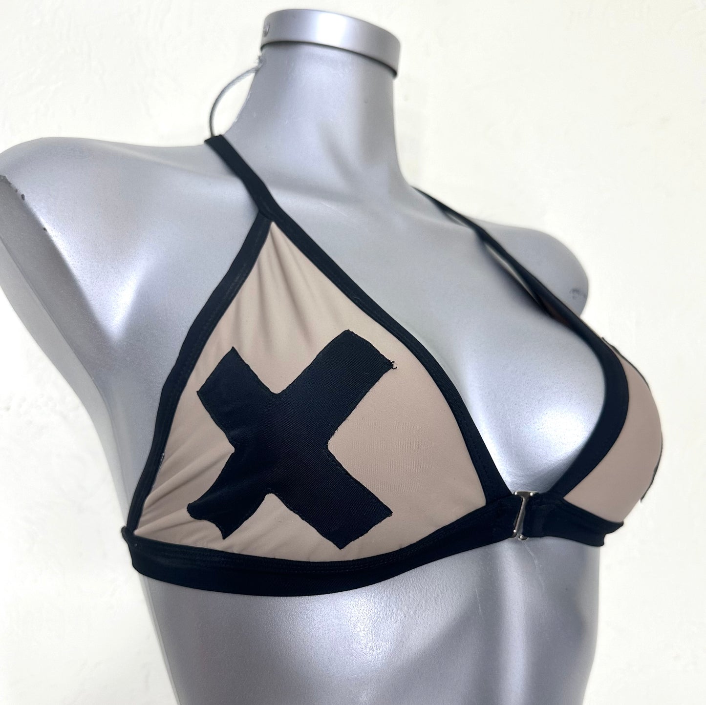 X pedido Top Pezonera “X” nude/negro