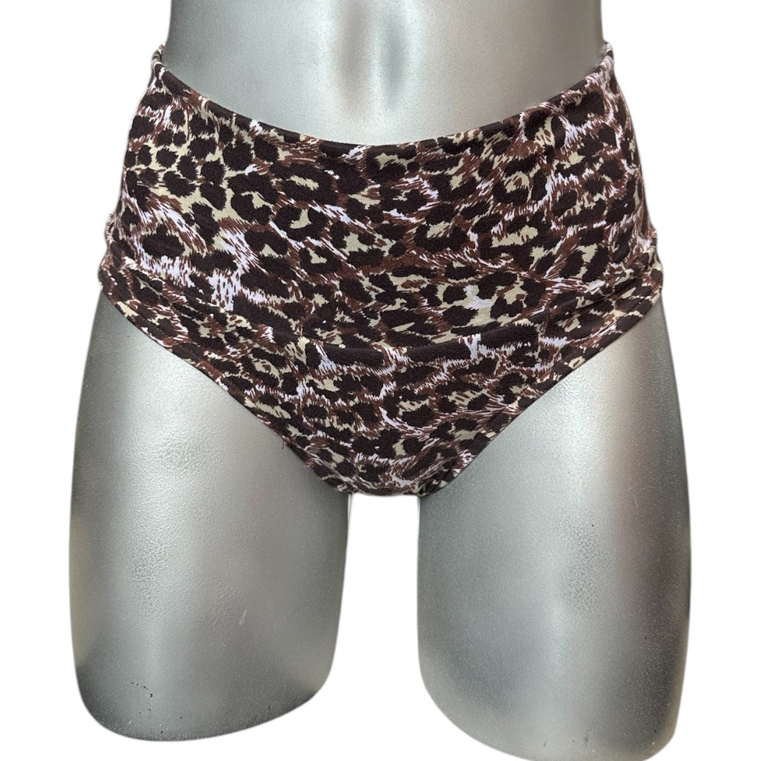 LOL SPORT Cachetero animal print a la cintura
