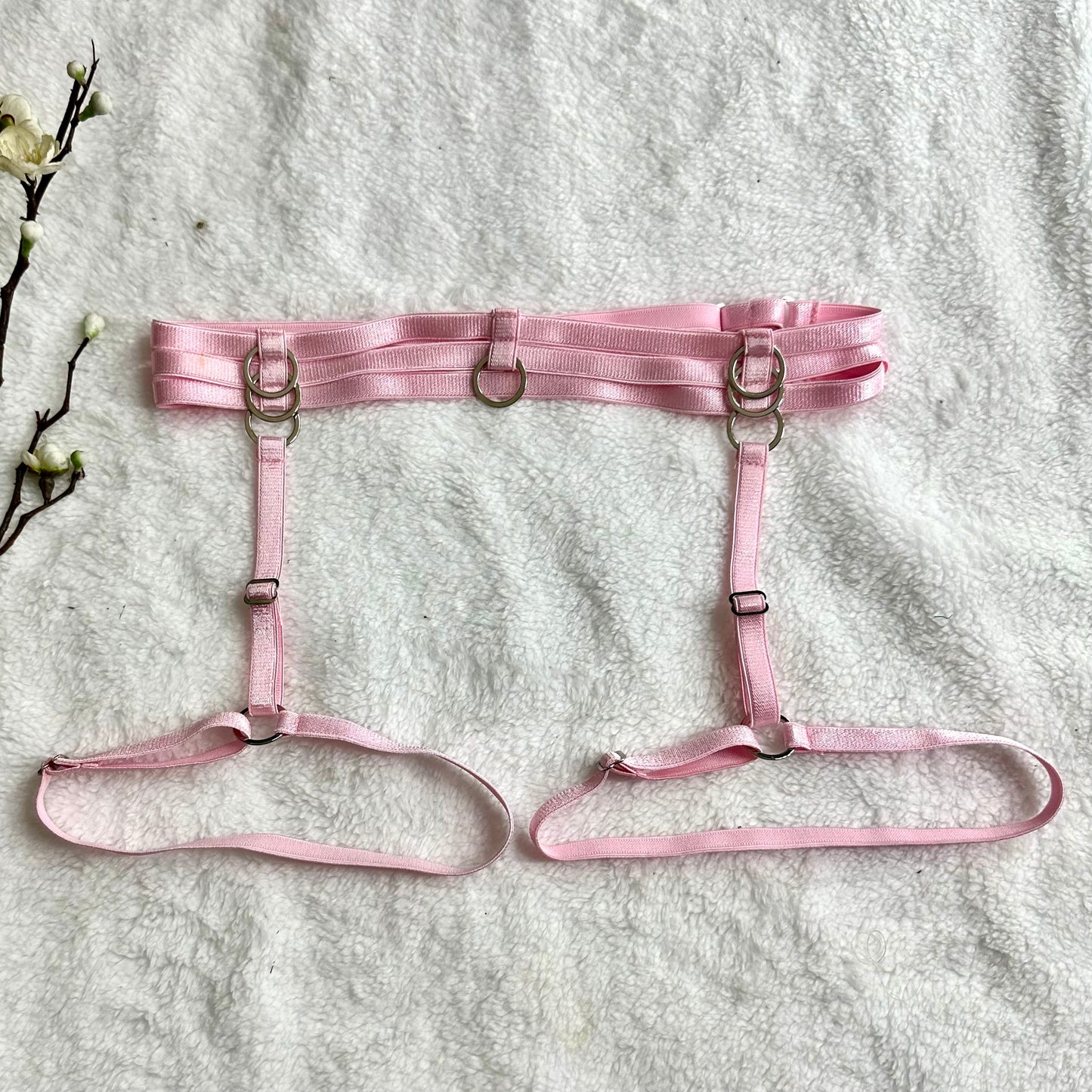 Arnés rosa con aros