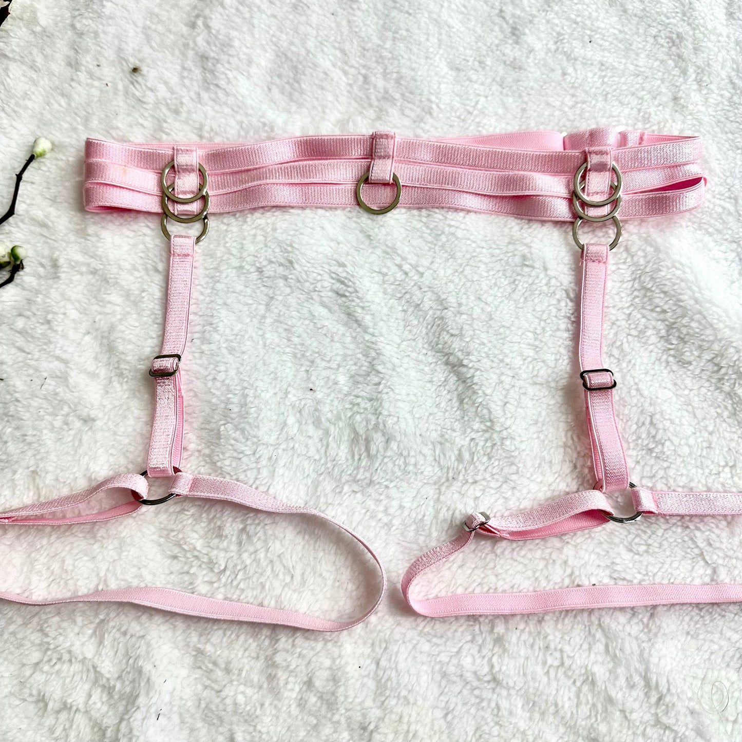 Arnés rosa con aros