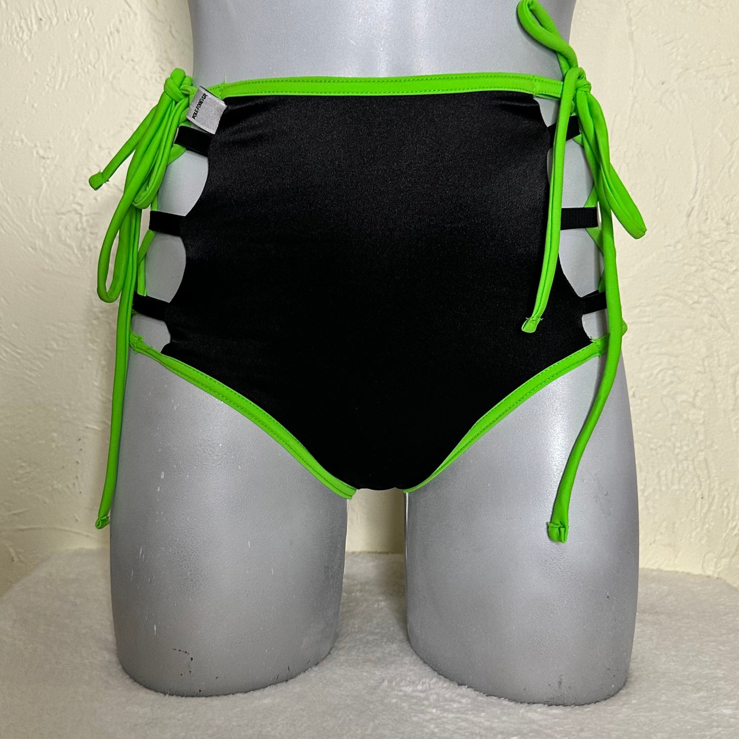 Cachetero amarre laterales negro/verde neón