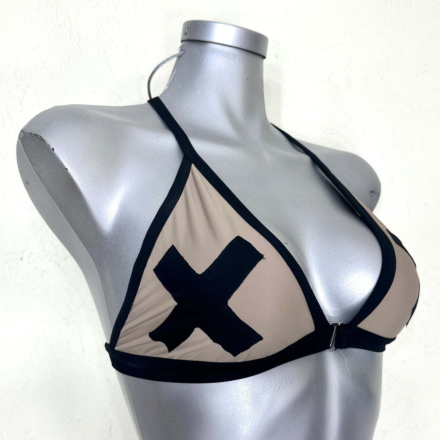 X pedido Top Pezonera “X” nude/negro