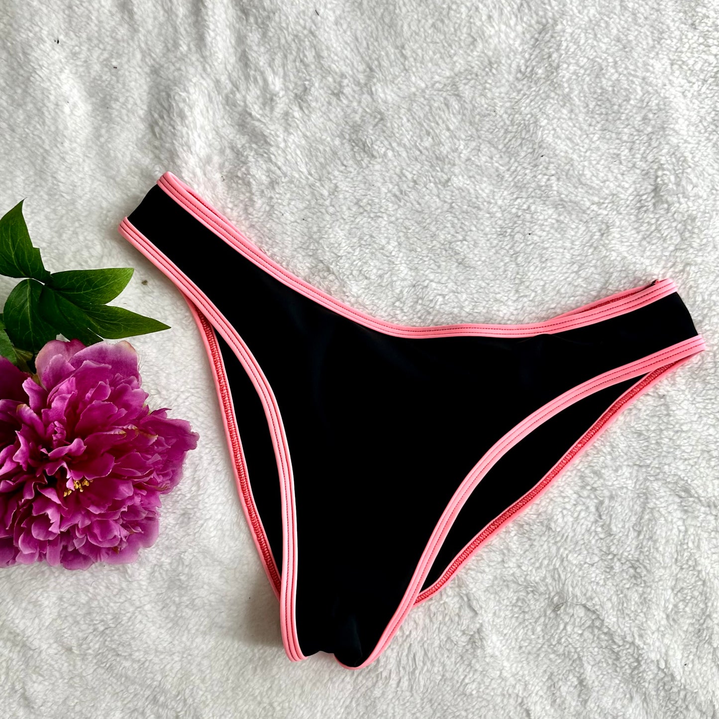 Bikini negro con salmon