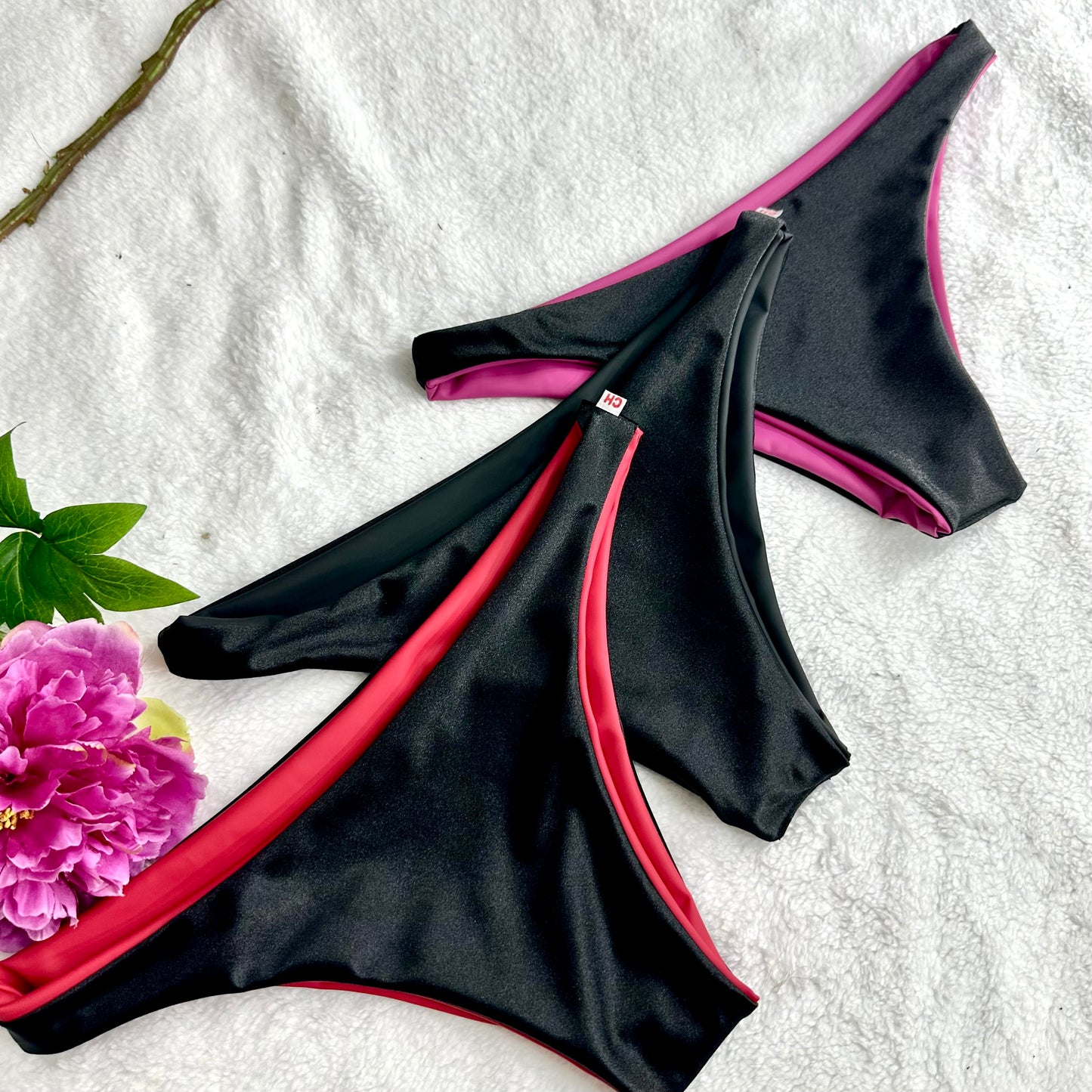 Bikini doble vista de tela grip fucsia/negro