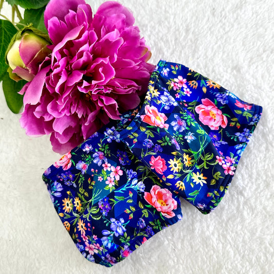 Protectores de pleasers de licra azul con flores