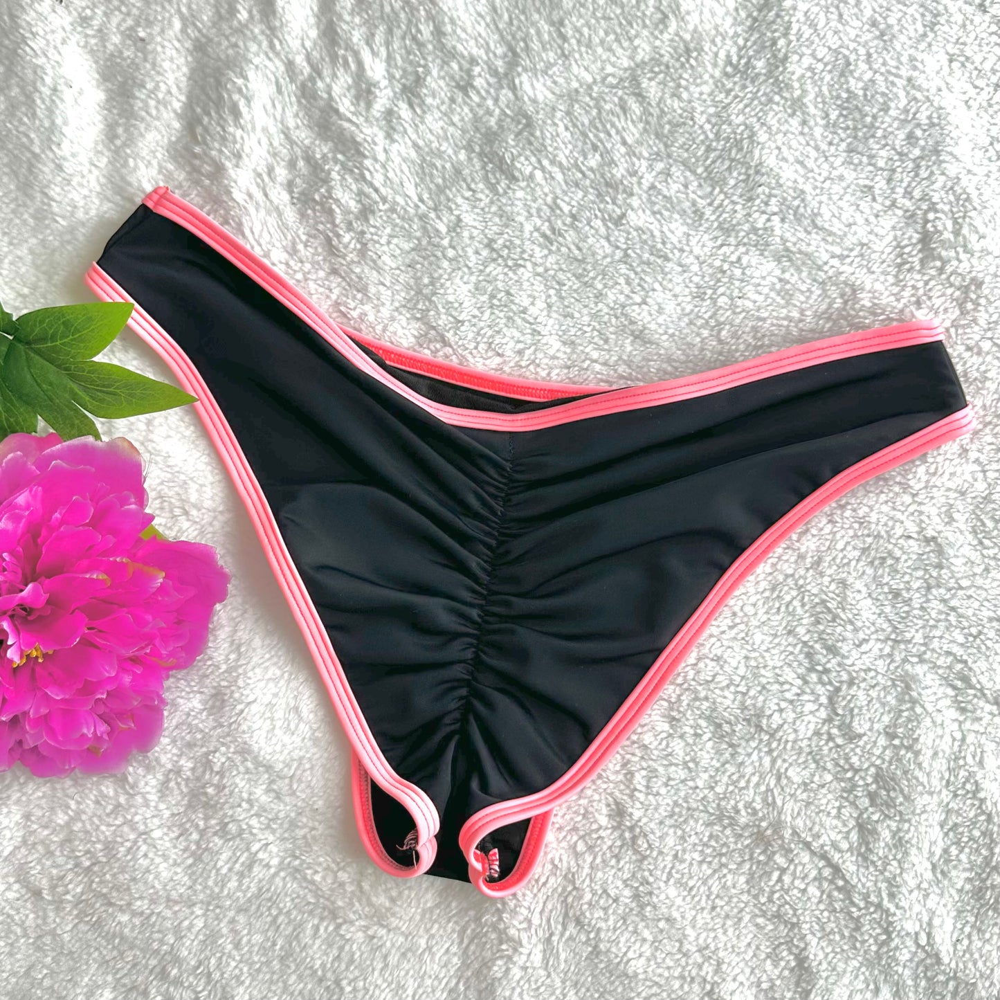 Bikini negro con salmon