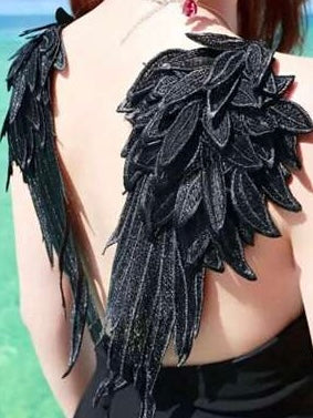 Body tipo vinipiel con alas de angel negras